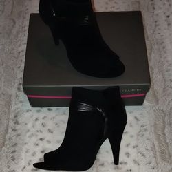 Vince Camuto ANNAVAY Peep Toe Booties