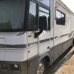 2000 Winnebago adventurer