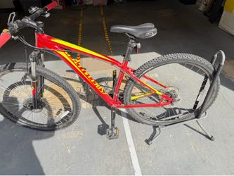 Specialized Rockhopper 27.5 Mountain Bike – $300