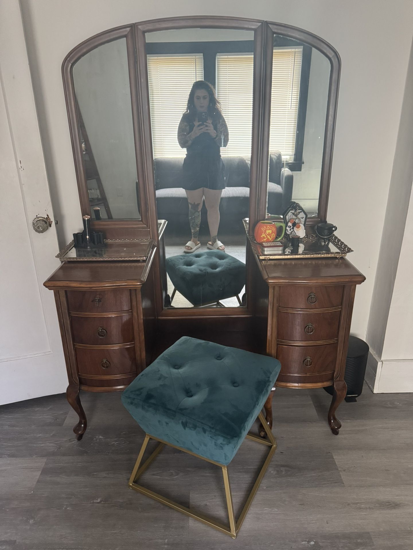 Vintage 1920s Vanity