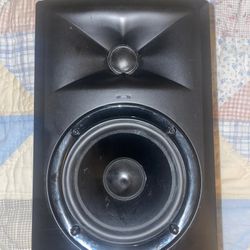 JBL Professional 305PMKII Powered 5" Two-Way Studio Monitor. Focusrite Included!