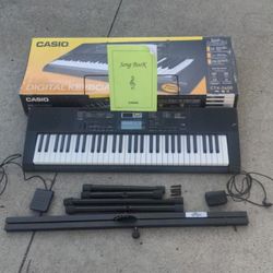 Casio CTK-2400 digital keyboard
