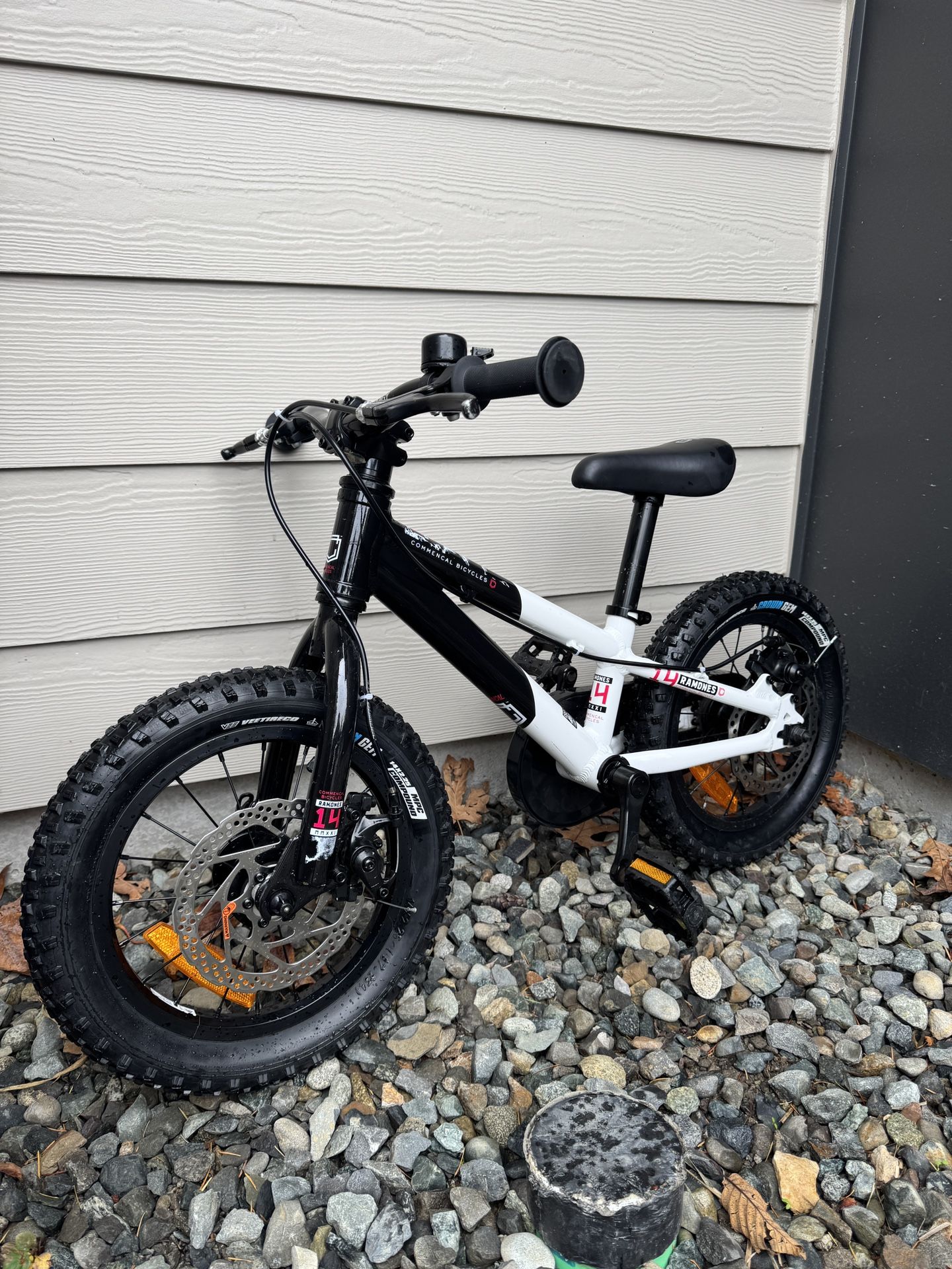 Commencal Ramones 14 kids pedal bike
