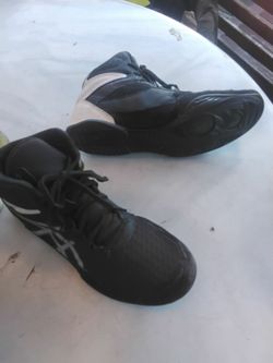 Womens Asics size 6