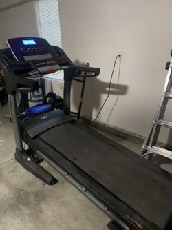 Nordic Track C900 Treadmill for Sale in Tulare CA OfferUp