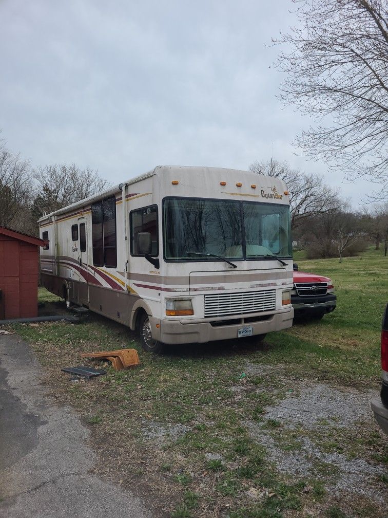 201 Fleet wood Ford gasoline  only 42 k