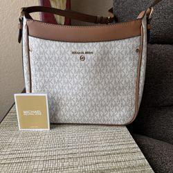Michael Kors Crossbody. NEW   ((ORIGINAL))