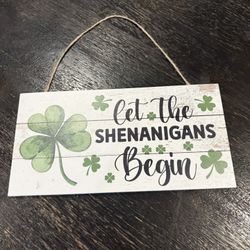 St. Patrick's Day door hanger
