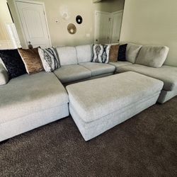 Wildwood Grove 2 Pc Sectional w/ Ottoman