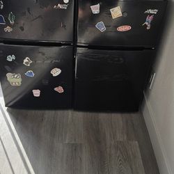 2 MINI FRIDGE/FREEZER