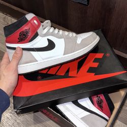 Air Jordan 1 Retro High OG 'Smoke Grey'