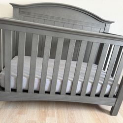 Convertible Crib Toddler Bed And Dresser (with changing table top)