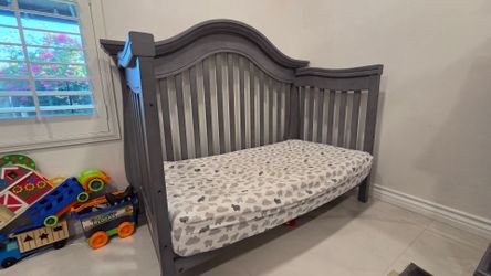 Baby Appleseed Crib & Mattress