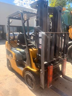 Caterpillar C5000 5,000 LB Forklift – 111” Lift – 24” Load Center