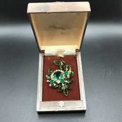 Antique Beautiful Emerald Dimond Setting Stone Brooch