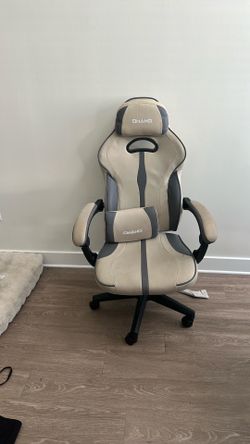 Gaming chair with pillows and riser