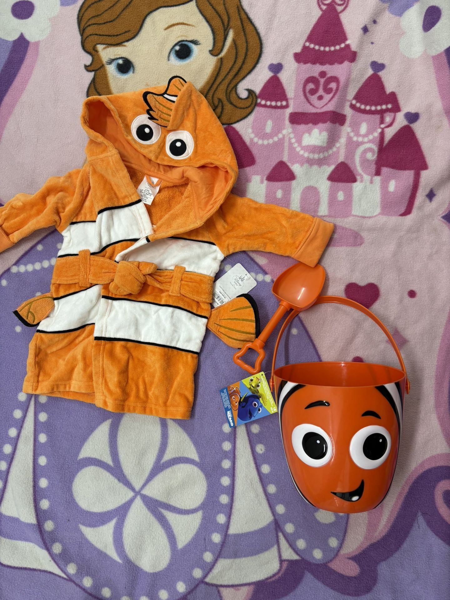 Finding Nemo Set, Robe And bucket