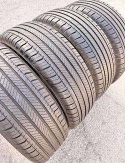 235/55r19 Michelin tires con 80% de Vida Las 4