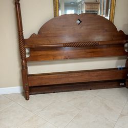 Ethan Allen King Size 4 Poster Bed