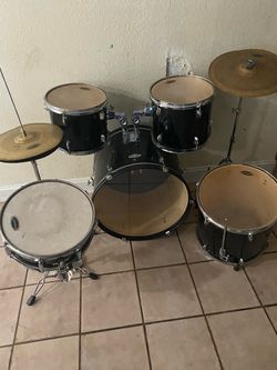Black 5-Piece Drum Kit with Cymbals