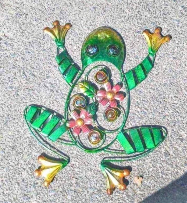 BRAND NEW - Metal Frog for hanging Indoors / Outdoors , Porch , Deck , Shed , Fence etc.