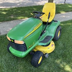 John Deere LT 133 Riding Lawn Mower 