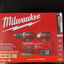 Milwaukee M18 Drill Set 