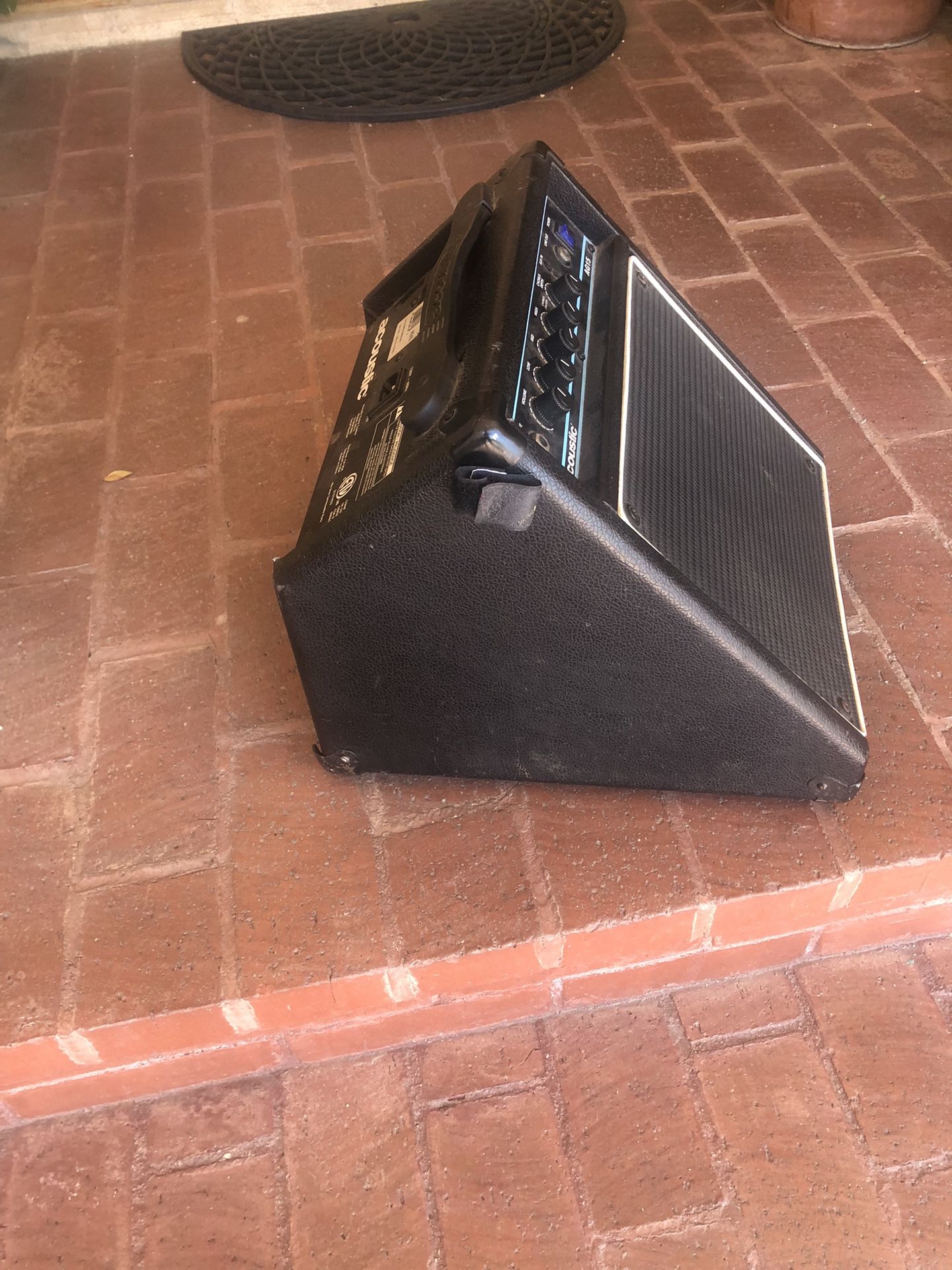 Guitar Amplifier 15 Watts 8” Speaker