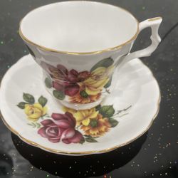 Windsor England Fine Bone China Cup & Saucer Red And Yellow Roses. Mint Conditio