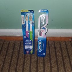 2 Battery Toothbrushes Vibrating Pulsar/1 Extrasoft Toothbrush Oral B