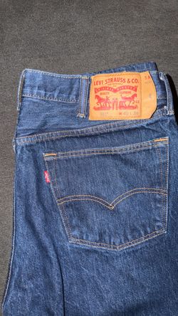 Dark blue Levi’s 501