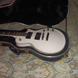 White Les Paul with Hard Case