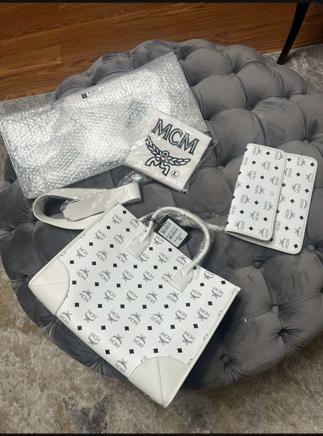 Large MCM München Tote in Visetos WHITE