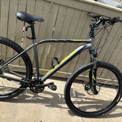 Bike 29” Specialized Rockhopper,Hidraulic Disks Brakes,Front Shox Lock And Unlock,24 Gears, Looks New Keep Inside