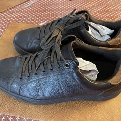 Mens size 11 wide casual walking shoes