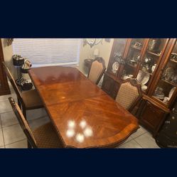 Dining Room table adjustable fits 6-8 Chairs 