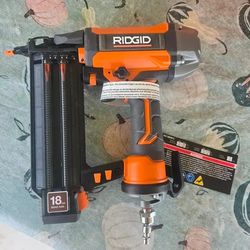 🔥$50 NO NEGOTIABLE🔥 RIDGID R213BNF Pneumatic 18-Gauge 2-1/8 in. Finish Brad Nailer with CLEAN DRIVE Technology, and Tool Bag