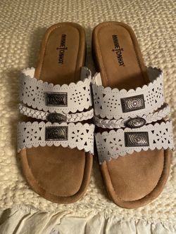 Like New Minnetonka Leather Sandals
