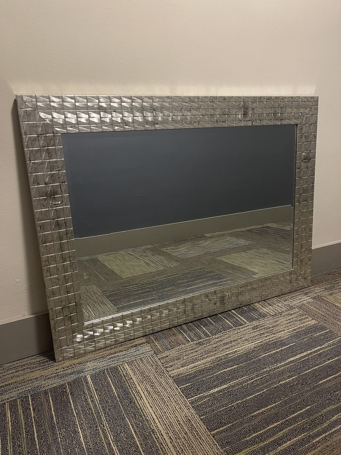 Rectangle Framed Wall Mirror (31.5” x 43.5” x 1”)
