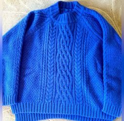 Women’s thick and warm bright blue sweater size 4