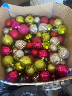 4ft Christmas tree with box of ornaments