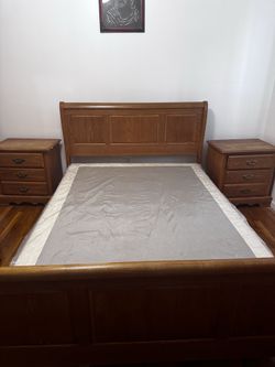 Bed room set for queen mattress with dressers