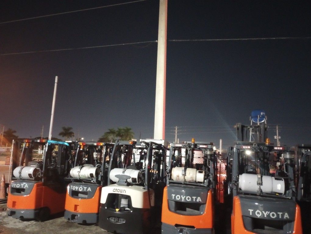FORKLIFT TOYOTA Serie8 3000# Triple.