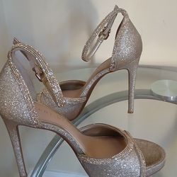  Women Gianni Bini- Slightly Used