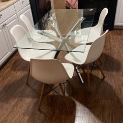 Glad Table