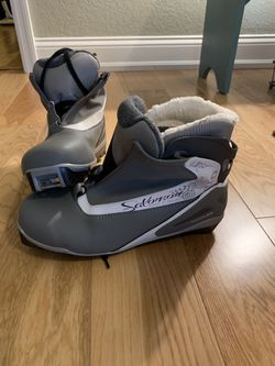 Salomon women’s cross country ski boots