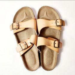 Girl's sandals size: 6
