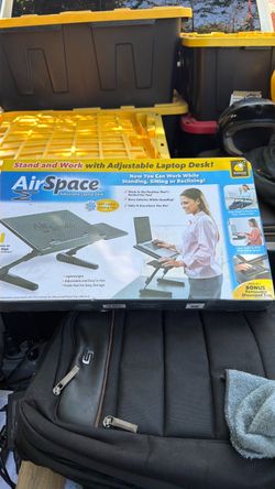 Adjustable stand up desk