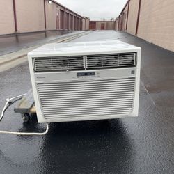Frigidaire 25,000 BTU Window-Mounted Room Air Conditioner FFRE2533Q2