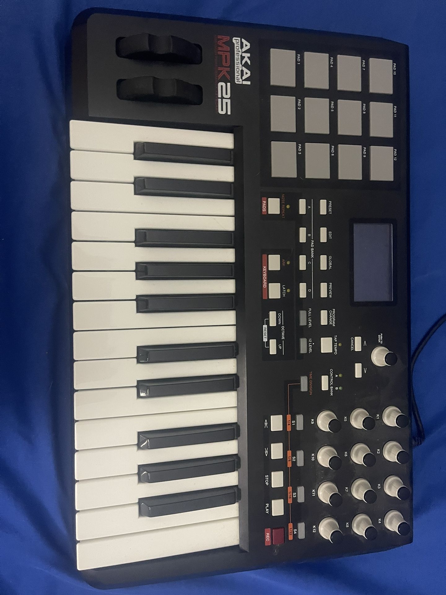 Akai MPK 25